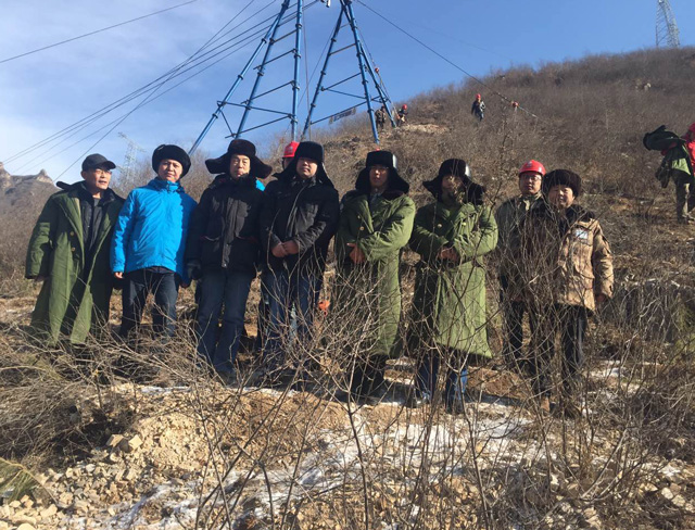 國家電網交流部對我公司研發(fā)架設8噸集中承載超重型貨運索道的試運行進行檢驗和認證
